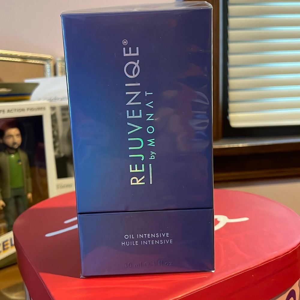 Rejuveniqe Intense Oil Treatment